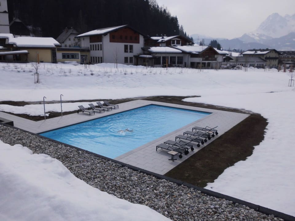 Morgens um 7 im Pool aja Bergresort Werfenweng