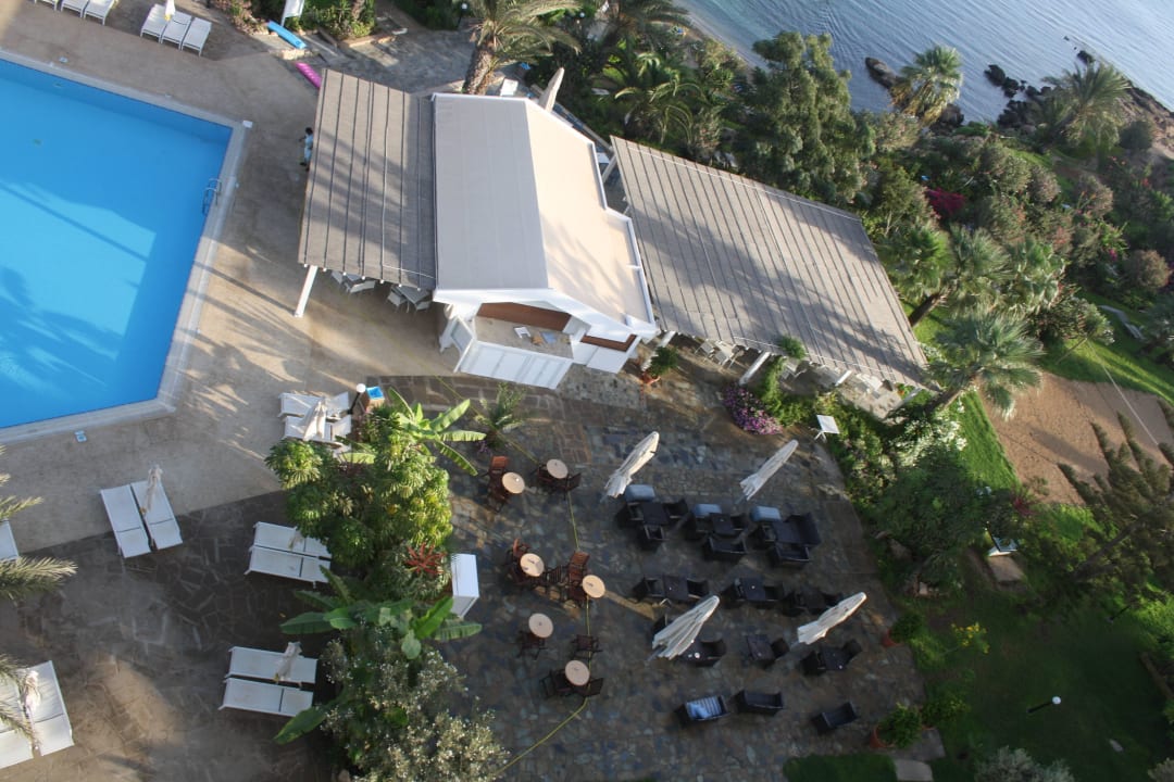 Poolbar Crystal Springs Beach Hotel