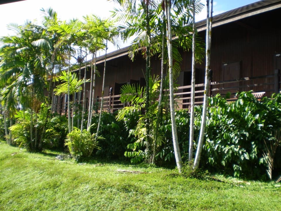 Longhouse mit den Duplex Suiten Aiman Batang Ai Resort & Retreat