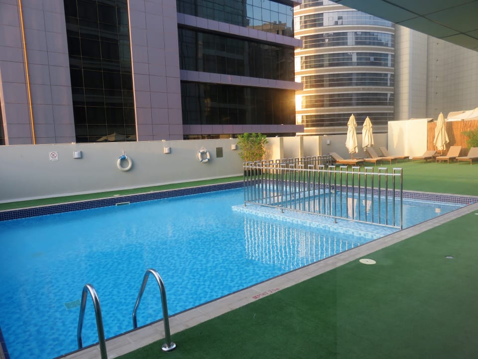 Pool Royal Continental Hotel