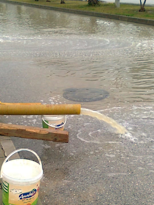 Unter Wasser nach dem Regen vom 12.1.2013 Hane Family Resort