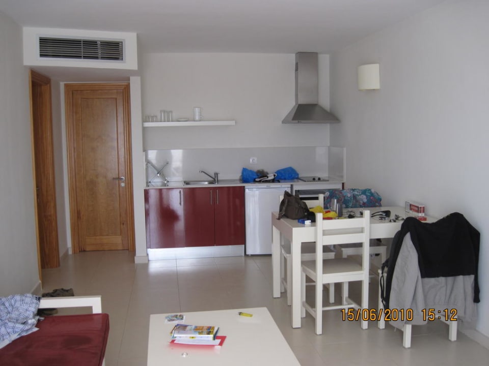 Blick vom Balkon in den Wohn-und Essbereich Aparthotel Costa Mar