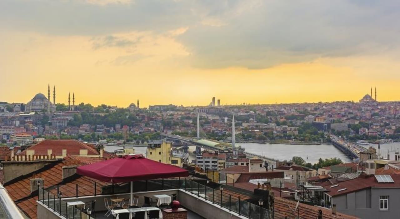 Roof Meroddi Pera Hotel