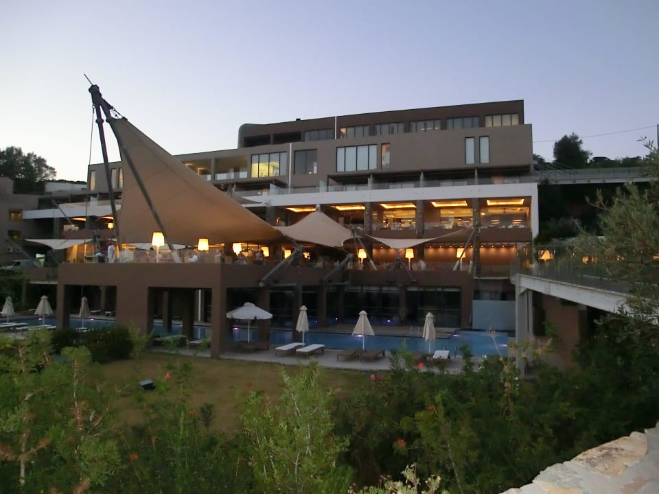 Blick auf Relaxpool und Haupthaus Atlantica Mikri Poli Crete