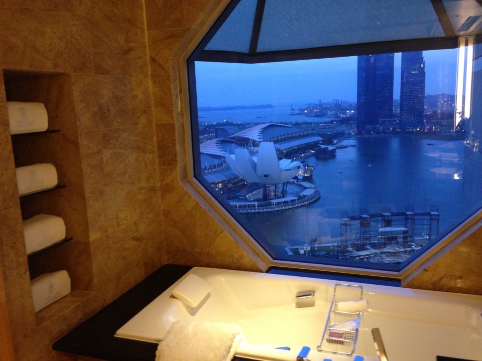Perfekt! Badezimmer mit Aussicht Hotel The Ritz-Carlton Millenia