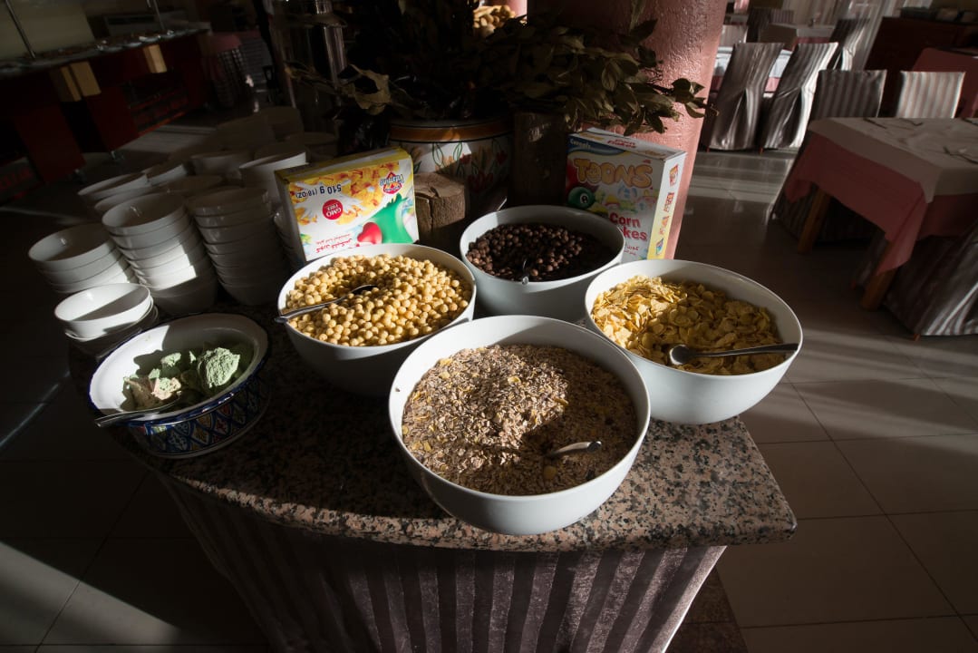 Corn Flakes Lella Meriam Hotel & Club