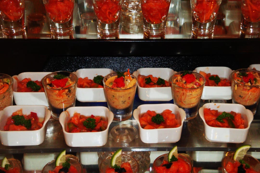 Portionierte Speisen im Schälchen Hotel Riu Palace Bavaro