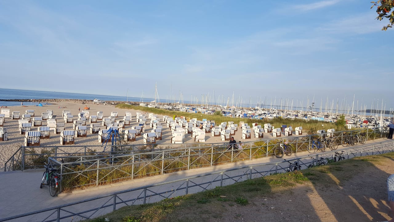 Der Strand grenzt an den Hafen Apartmentanlage Urlaubsräume - Wohnung 3.14
