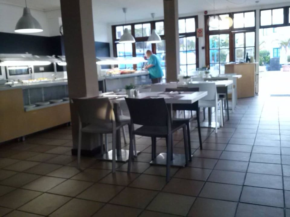 Frühstücksbuffet auch Aussensitzplätze Fanabe Apartment