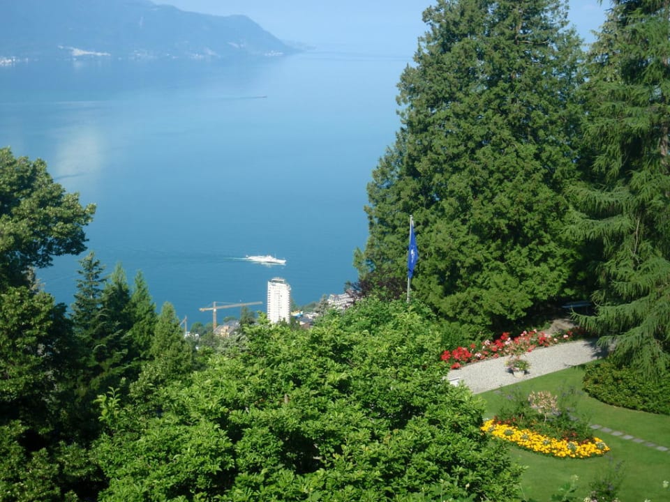 Blick auf den Park und See Hotel Victoria