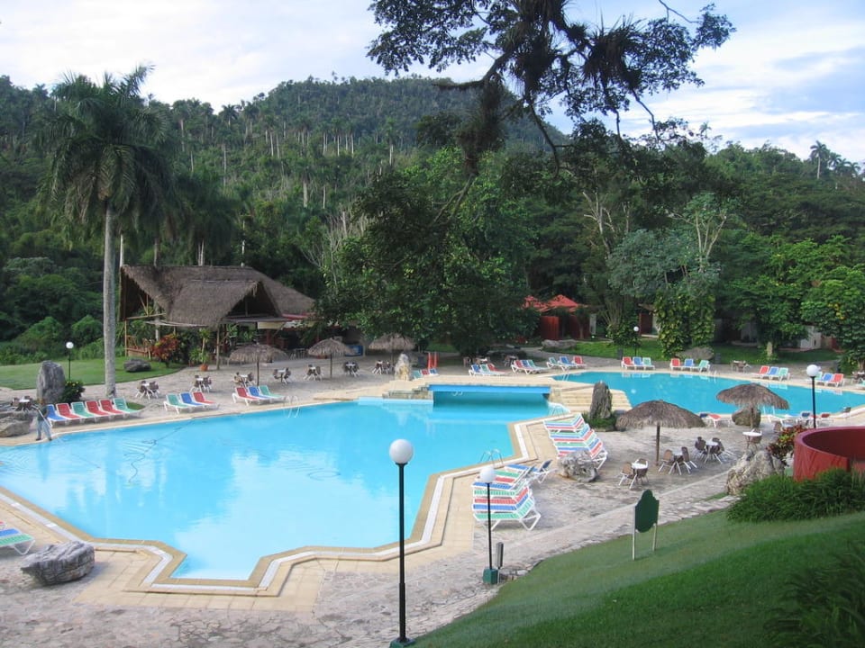 Blick zum Pool Villa Soroa