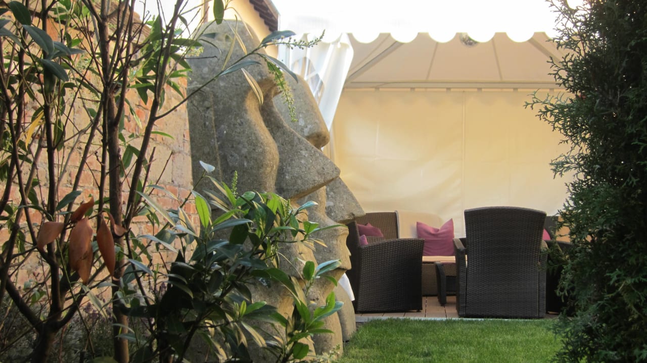 Gemütliche Sitzecke im Garten BLOCK Hotel & Living