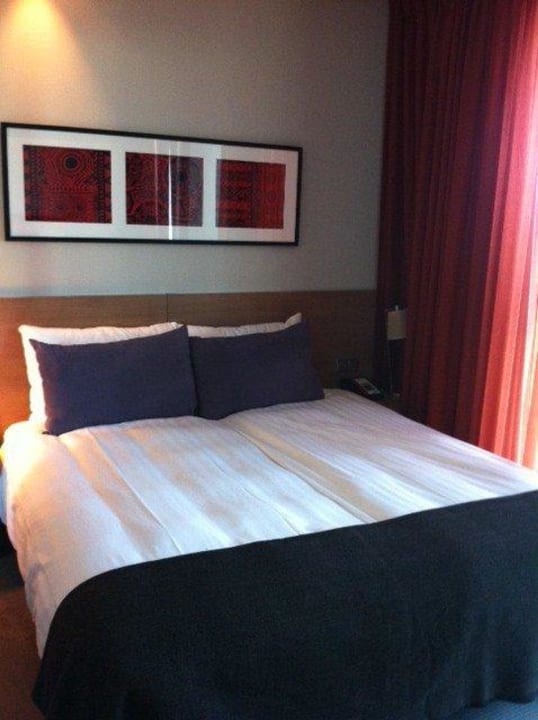 Bett Adina Apartment Hotel Frankfurt Neue Oper