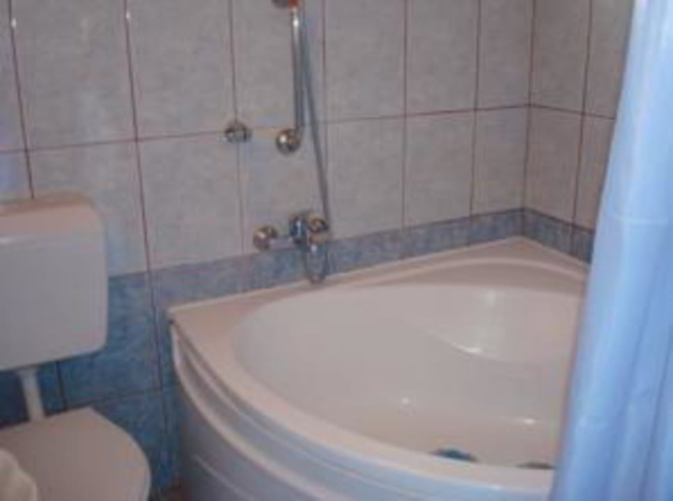 Bad mit Eckbadewanne Apartments Pipitsa's