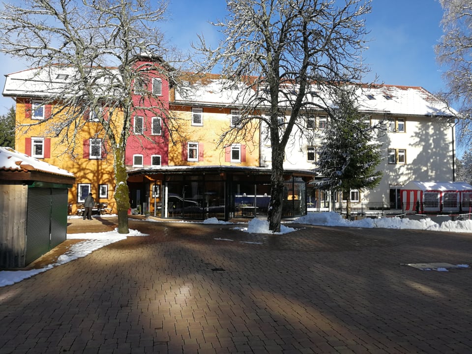 Blick auf Eingang und Speisesaal Natur und Sporthotel Zuflucht