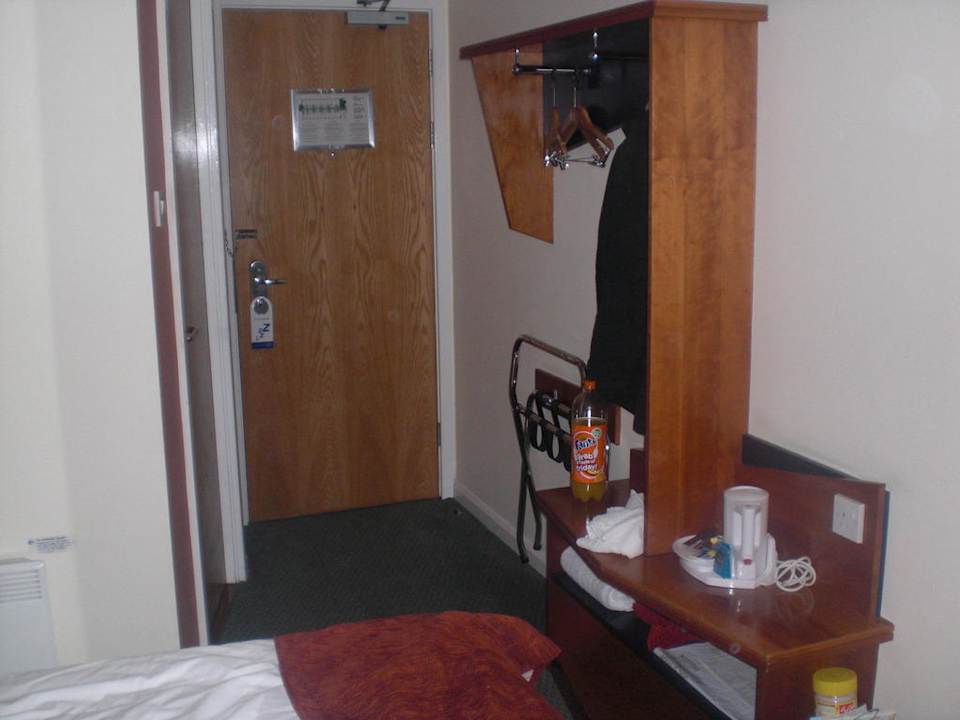 Eingangsbereich des Hotelzimmers Hotel Holiday Inn Express Wimbledon South