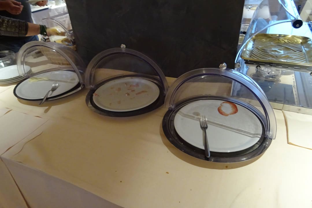 8.30 Uhr, alles leer, schlechter Service Hotel Major