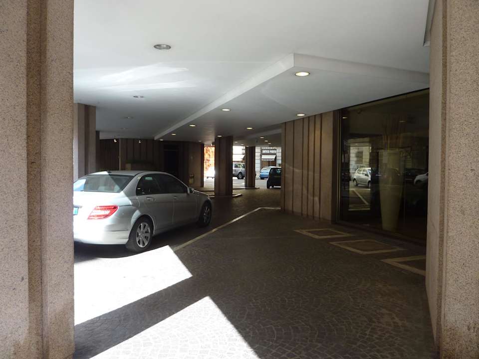 Hoteleinfahrt Le Meridien Visconti Rome