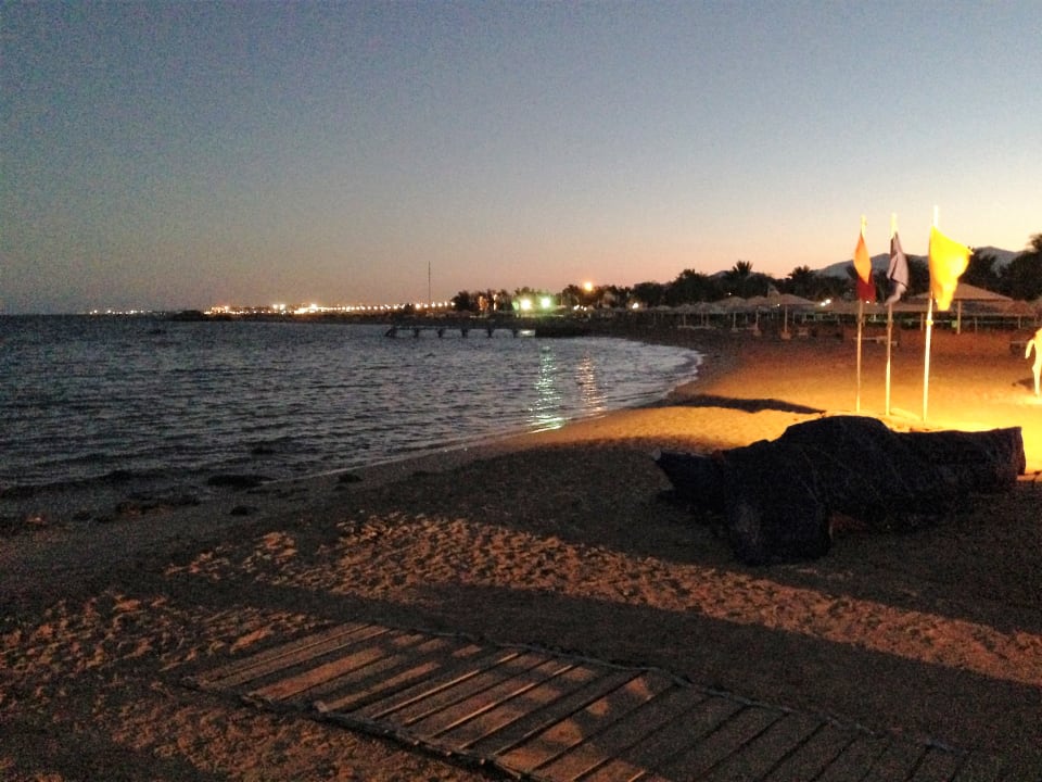 Hotelstrand am Abend Menaville Safaga