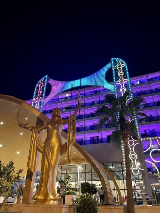 Außenansicht Azura Deluxe Resort & Spa Hotel