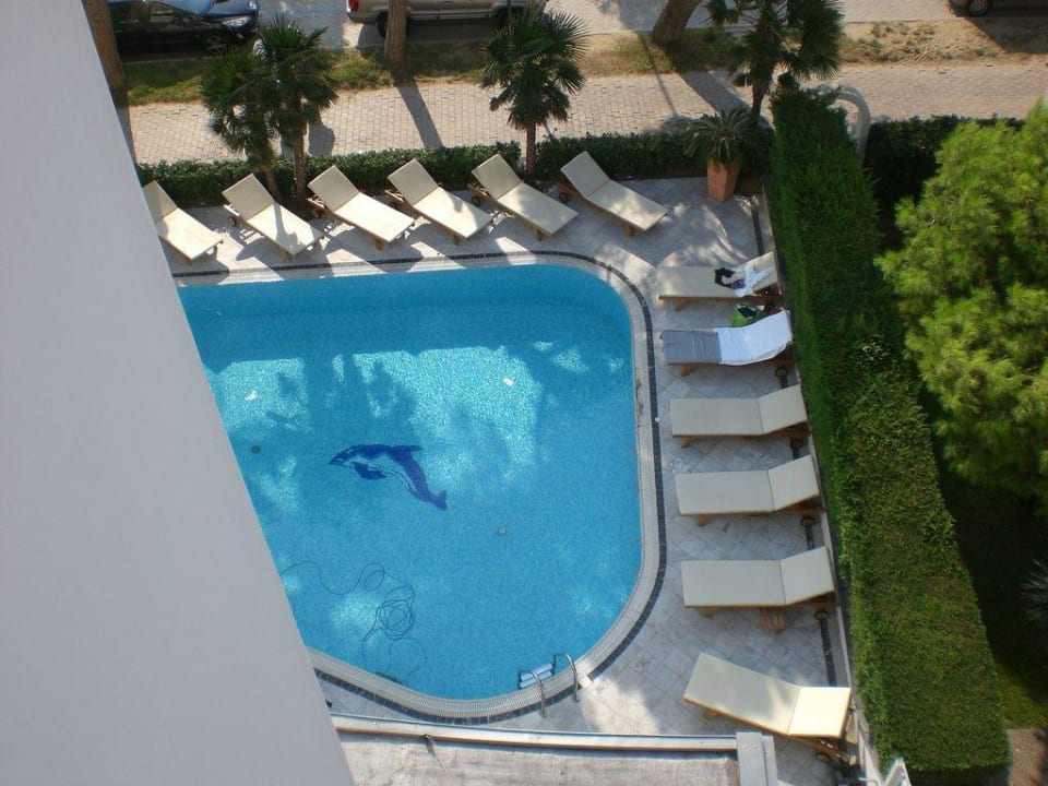 Ausblick vom Balkon zum Pool Hotel Bellavista