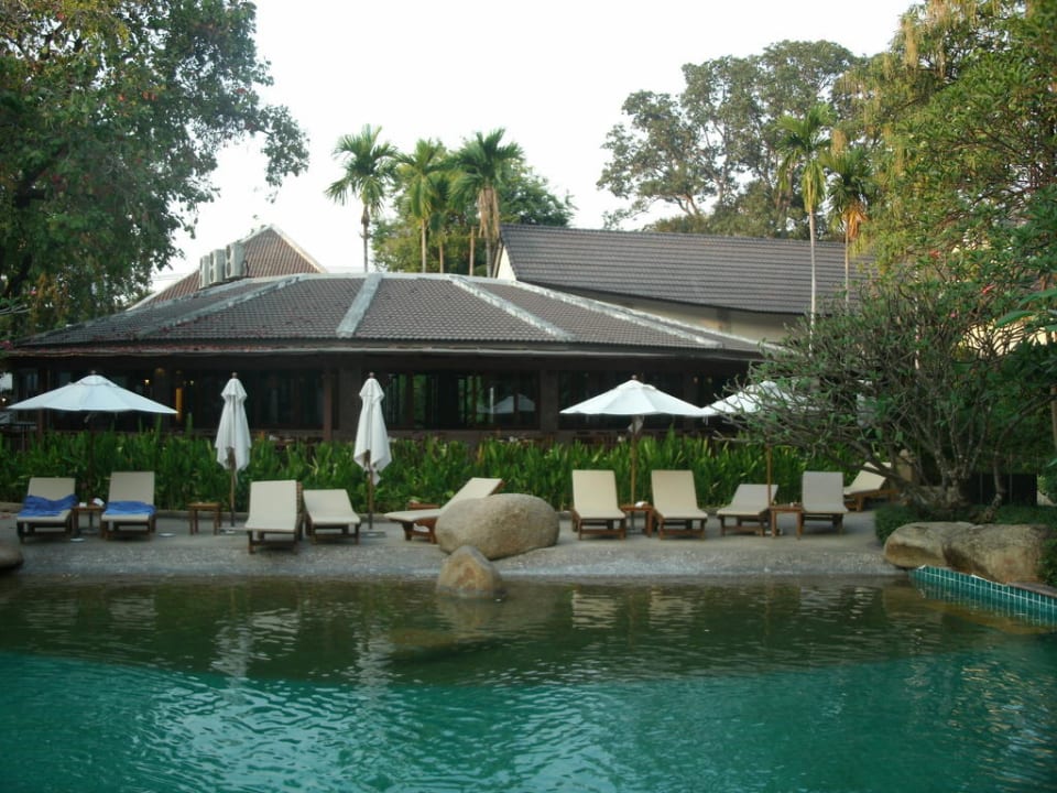 Poolanlage & Liegemöglichkeit Woodlands Hotel & Resort