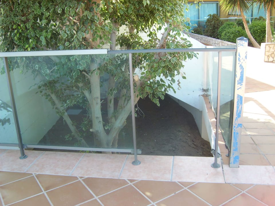 Hier spielen Kinder! Keine Sicherung SBH Club Paraiso Playa