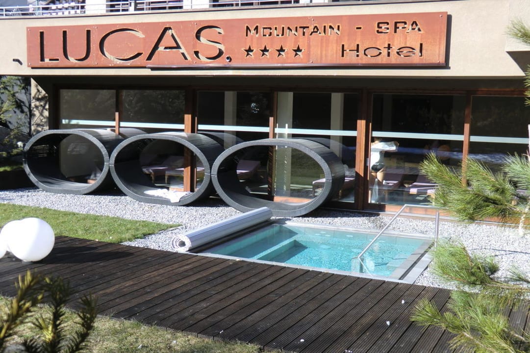 Außenwhirlpool MONTAFON Lodge Hotel und SPA