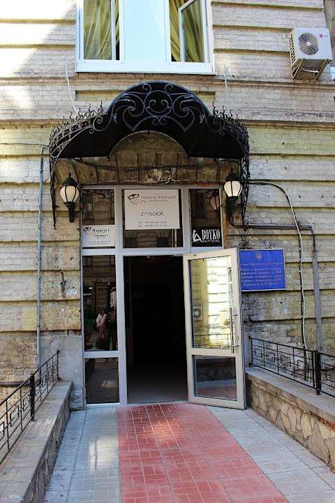 Eingang zum Gebäude Apart-Hotel Theatre