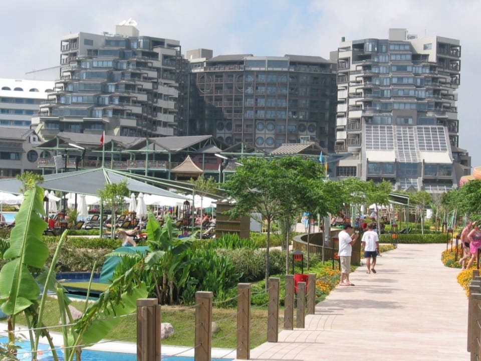 Das Limak Lara vom Strand aus gesehen Limak Lara Deluxe Hotel & Resort