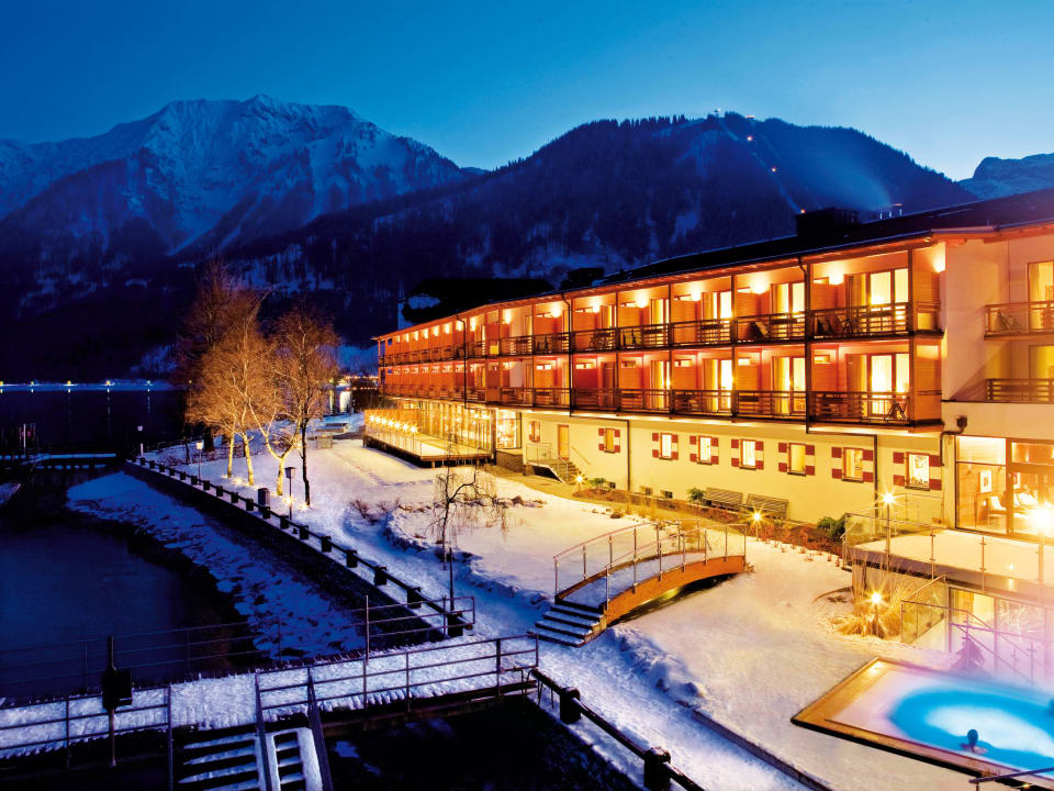 Travel Charme Fürstenhaus Am Achensee bei Nacht aja Fürstenhaus am Achensee