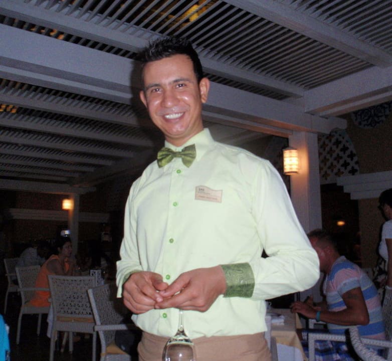 Bester Kellner auf der Terrasse Hamdi Aksojdan Royal Holiday Palace
