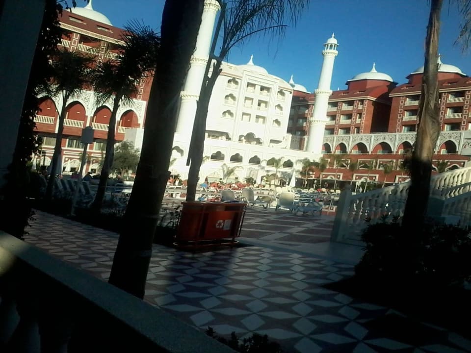 Blick auf Zentralgebäude Royal Taj Mahal Hotel