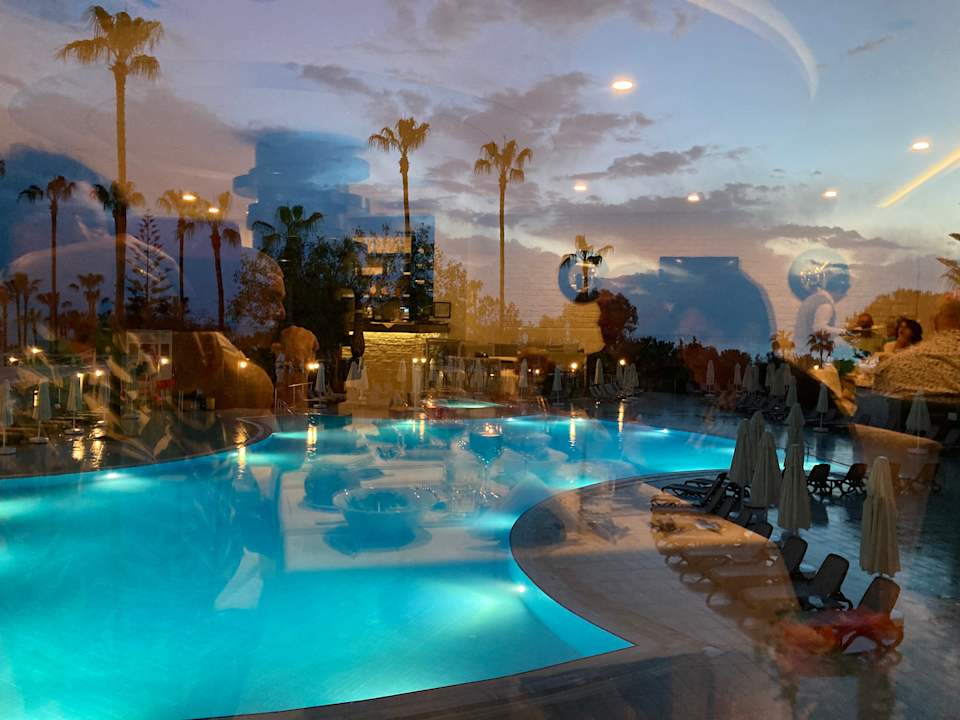 Gastro Iz Flower Side Beach Hotel