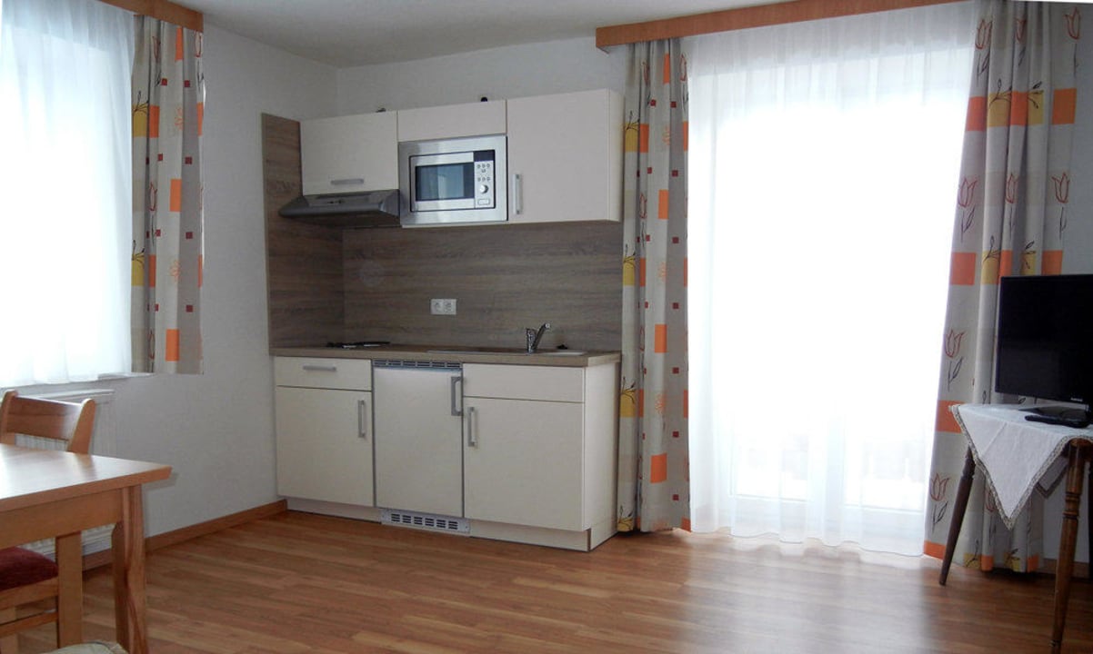 Ferienwohnung Thiersee - Küche mit Essplatz, TV Ferienhotel Appartements Elvira