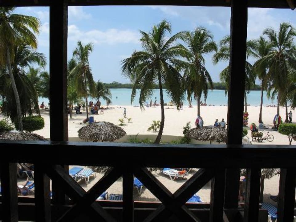 Wunderschöner Strand mit genügend Schatten BelleVue Dominican Bay