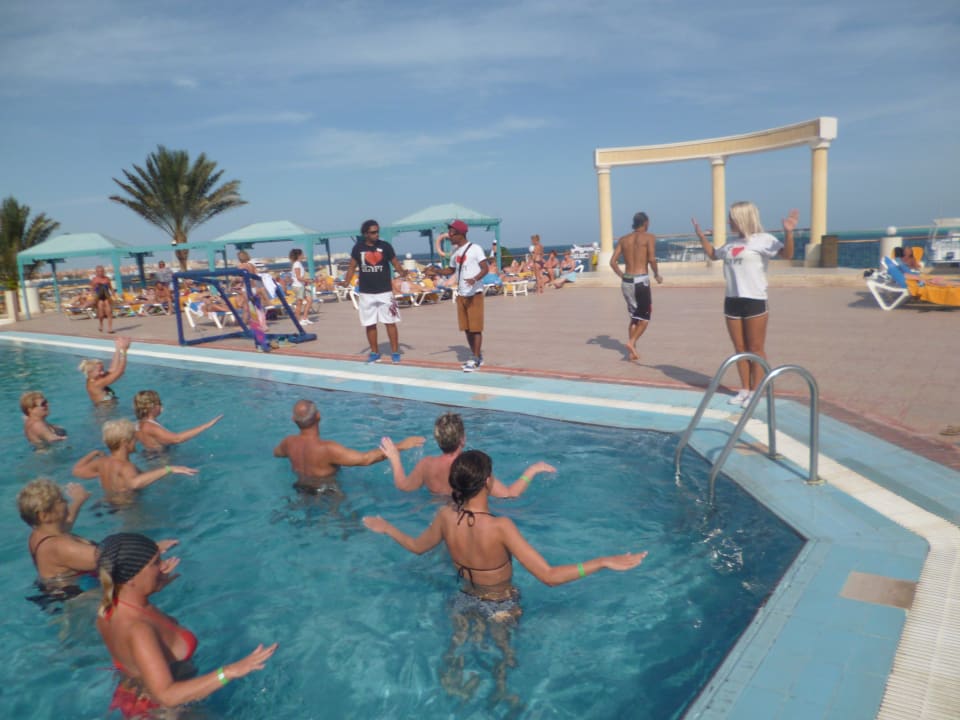 Танцы в воде SUNRISE Holidays Resort (Adults Only)