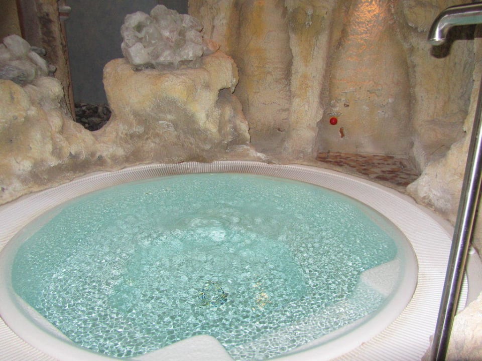 Whirlpool Wellnessgrotte Wellnesshotel ...liebes Rot-Flüh