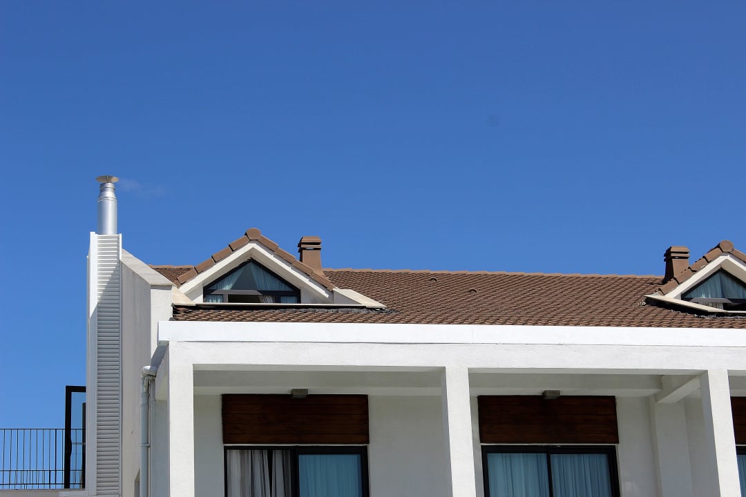  Unser Dachzimmer vom Garten aus Jiva Beach Resort