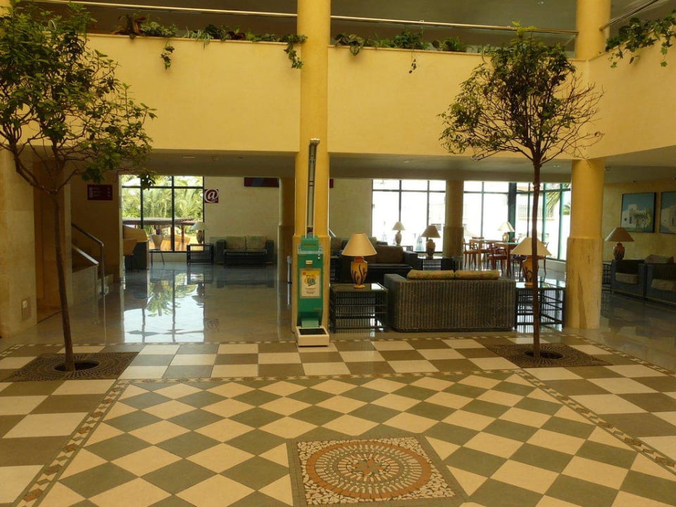 Schöne Eingangshalle Occidental Ibiza