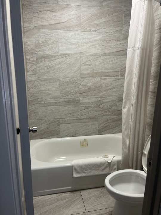 Zimmer Days Inn by Wyndham Shorter