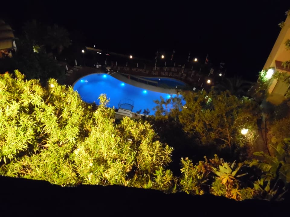 Pool bei Nacht von oben Baia Taormina - CDSHotels