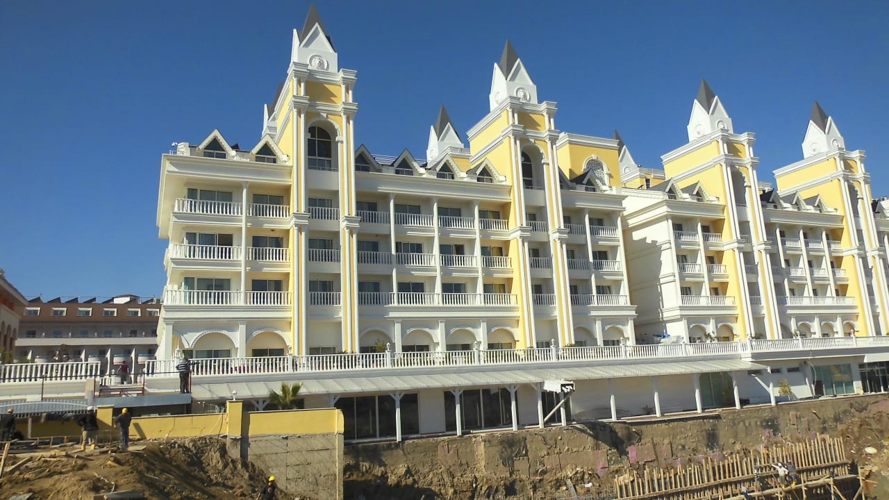 Bald ist dieser Anblick vorbei Dream World Resort & Spa