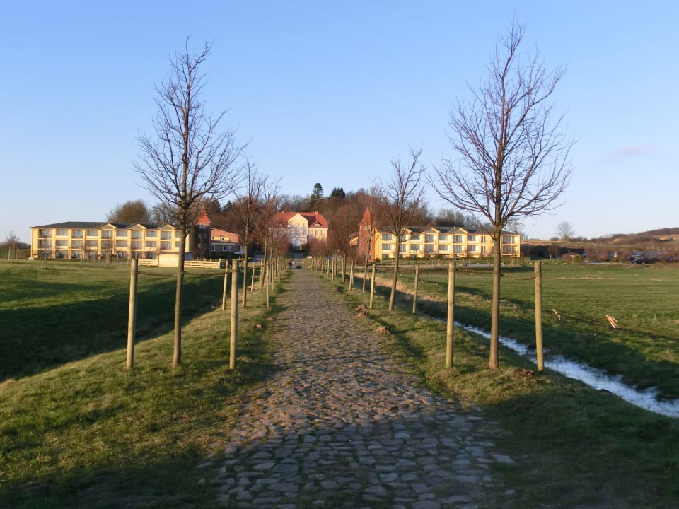 Weg zur Hotelanlage Precise Resort Rügen