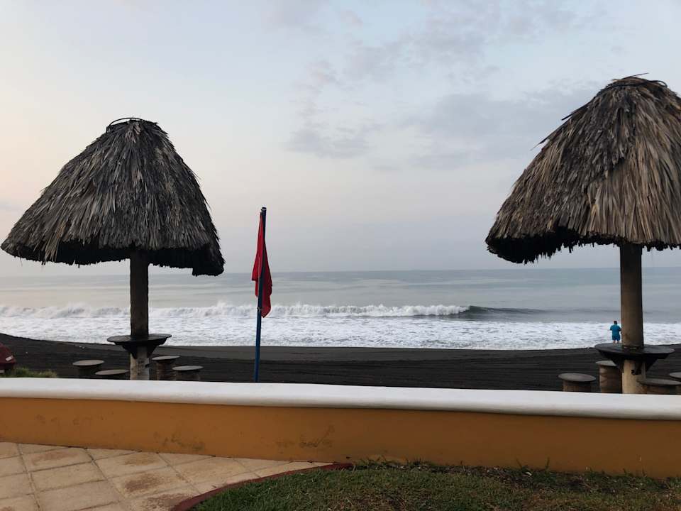 Strand Hotel Cayman Suites