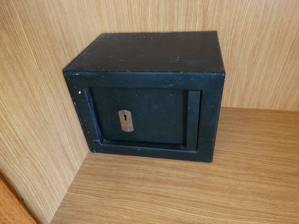 Veralteter Safe BLUESEA Anba Romani