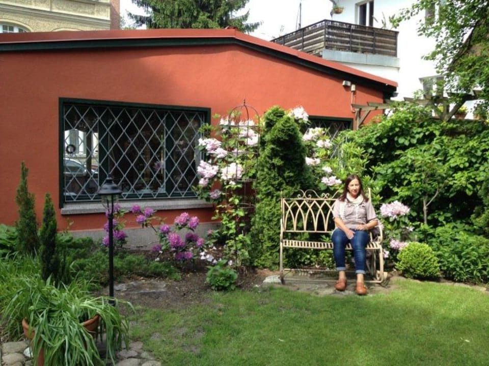 Hinter dem Frühstückshäuschen Anno 1900 Hotel Babelsberg