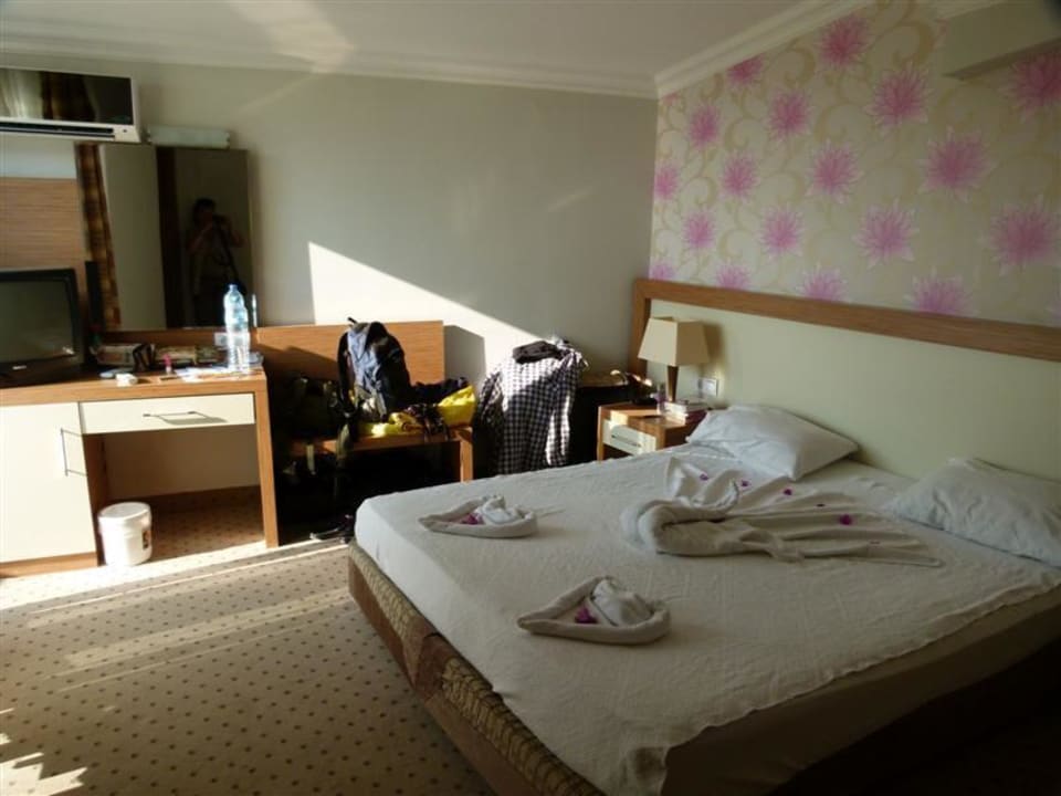 Geräumig aber etwas in die Jahre gekommen Mira Meridia Beach Hotel