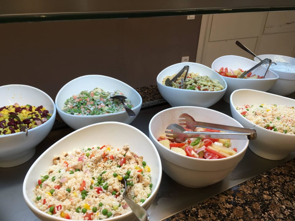 Salate Acharavi Beach Hotel