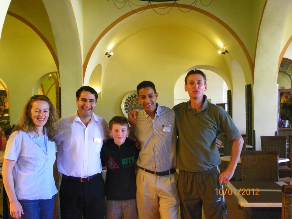 Abschiedsfoto mit unseren Lieblingskellnern  Jaz Makadi Oasis Resort